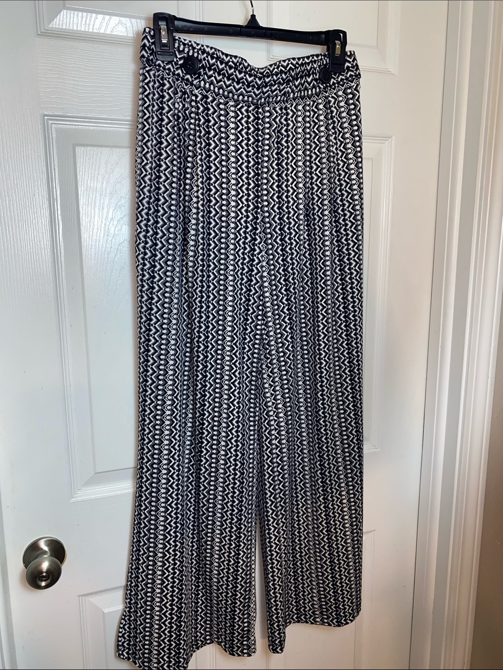 Robert Louis Black & White Wide-Leg Printed Palazzo Pants
